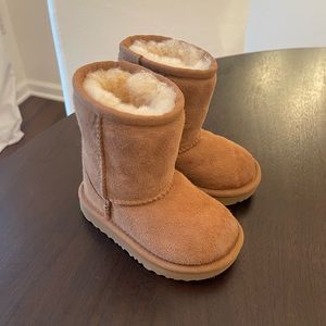 Toddler UGG Classic II Boots 6T